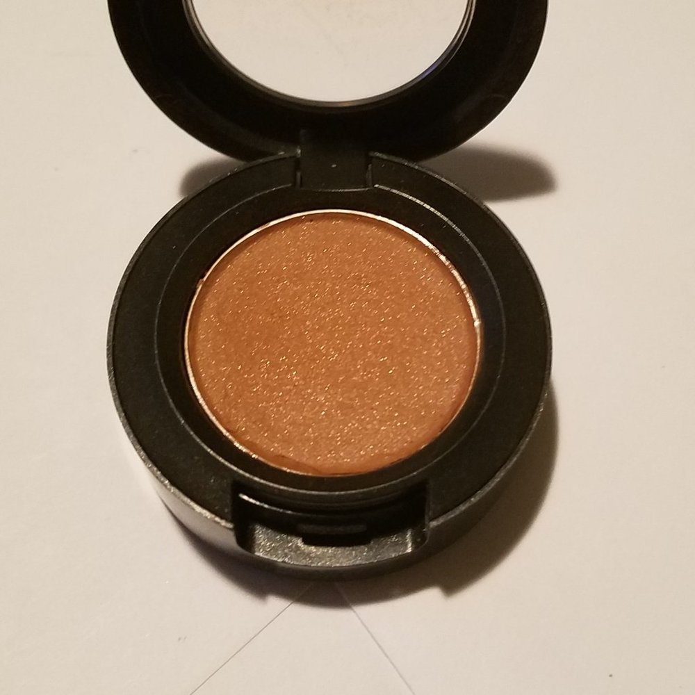 MAC Cosmetics Eye Shadow, Texture
